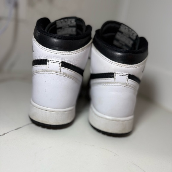 Men’s Size 7 Air Jordan 1 Retro High OG black and white - Picture 5 of 5